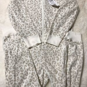NWT Old Navy One Piece Hooded Beige Leopard Print Soft Flannel Size 6-7